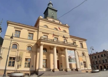 Дипломатичний резонанс: після указу Президента Зеленського в Любліні зняли прапор України з даху мерії