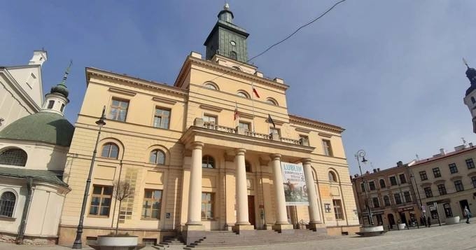 Дипломатичний резонанс: після указу Президента Зеленського в Любліні зняли прапор України з даху мерії