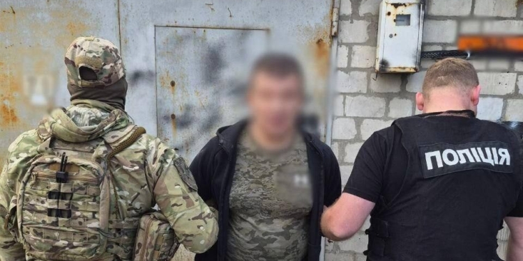 Спецоперація у столиці: КОРД затримав наркодилера, який погрожував підірвати бойову гранату
