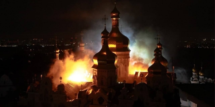 Російський удар по культурній спадщині: дрони атакували Києво-Печерську лавру та Мистецький Арсенал