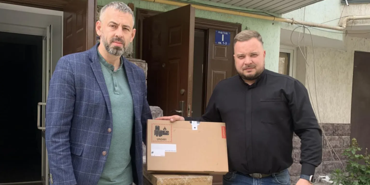 Тернопільські волонтери передали техніку військовим капеланам