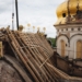 На пошкодженому обстрілом Успенському соборі в Києві закрили вже 70% даху