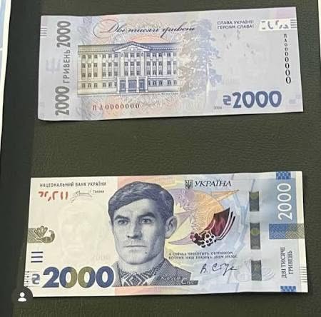 Шрифтовий скандал в НБУ: нову банкноту 2000 гривень із Василем Стусом випустили з російським піратським шрифтом
