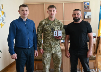 Бойовий досвід у 22 роки: на Тернопільщині нагородили молодого прикордонника Павла Ващука