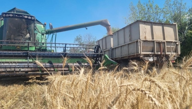 Аграрії Донеччини зібрали 60% ранніх зернових