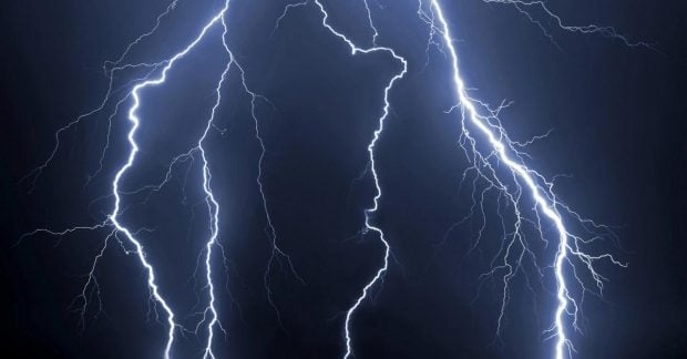 Чи варто вимикати побутову техніку під час грози?