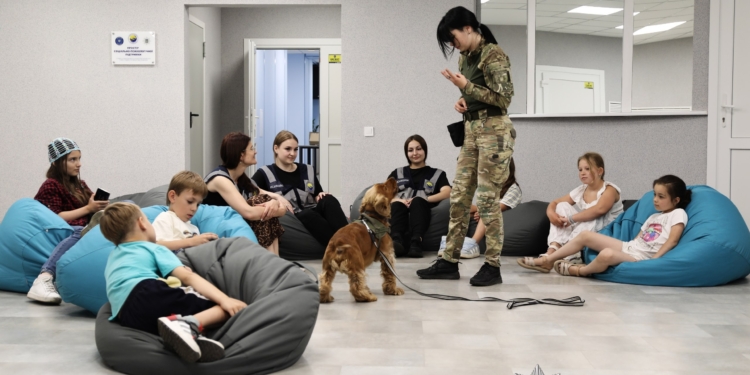 Каністерапія для дітей у Києві: свято з поліцейськими псами