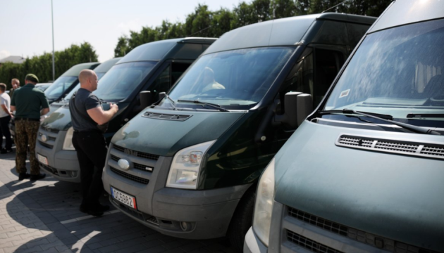 Латвія передала прикордонникам сім нових авто