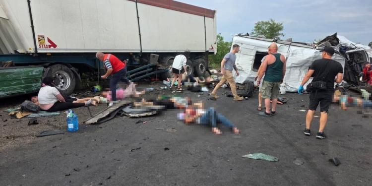 Трагедія на трасі Миколаїв—Одеса: кількість загиблих у моторошній ДТП зросла до 12 осіб