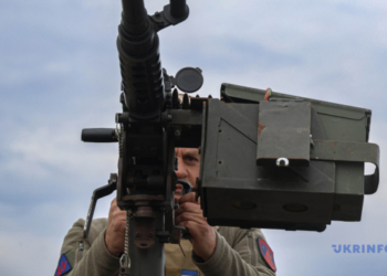 На Київщині працює ППО: ворожі дрони в небі
