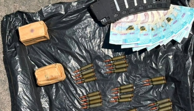 На Київщині викрили канал збуту зброї з фронту
