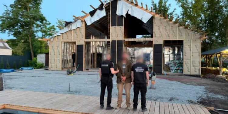 На Одещині командир змушував солдатів будувати свій дім