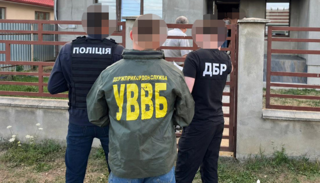 На Закарпатті правоохоронець переправляв ухилянтів за кордон