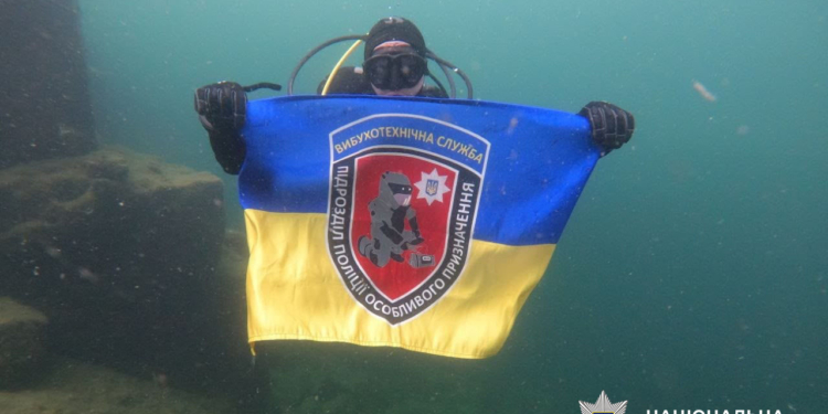 Підводне розмінування: як поліція Києва тренується на глибині