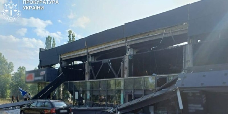 Ракетний удар по Чернігову: є загиблі та поранені