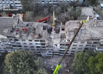 Ракетний удар по Львову: триває пошук людей під завалами