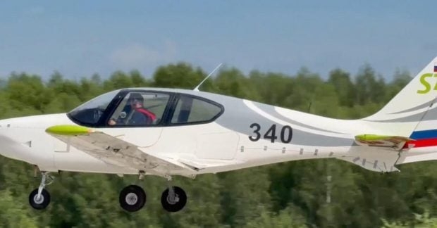 РФ випробувала літак з двигуном «власного виробництва»