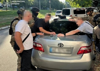 У Дніпрі банда пограбувала волонтера на кошти для ЗСУ