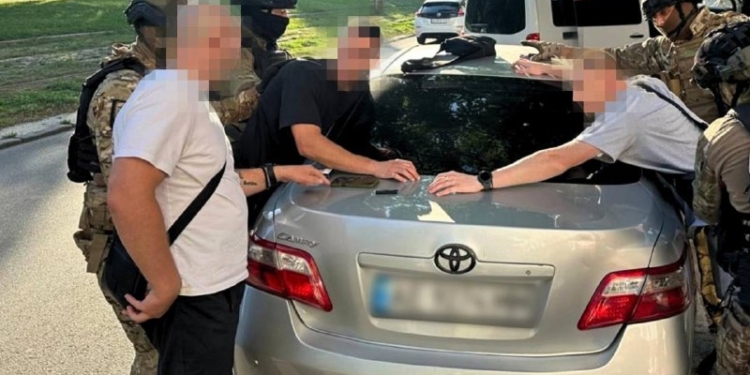 У Дніпрі банда пограбувала волонтера на кошти для ЗСУ