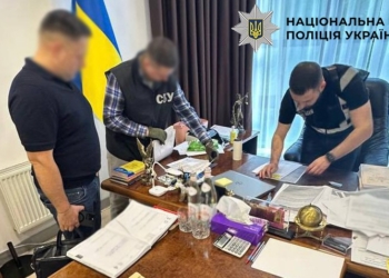 У Києві адвокат вимагав $30 тисяч за вплив на суд