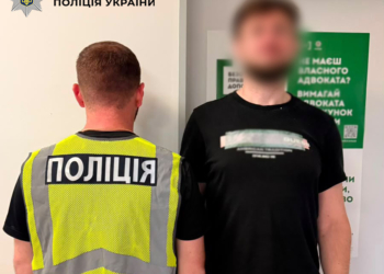 У Києві чоловік вдарив ножем сусіда по готелю