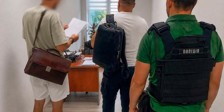 У Києві директор фірми незаконно захопив комунальну землю