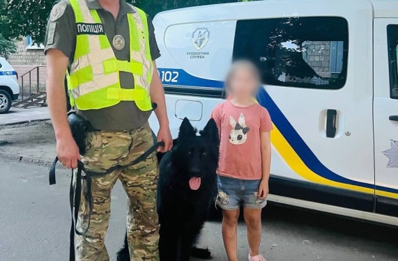 У Києві поліцейський пес Найт розшукав зниклу дитину