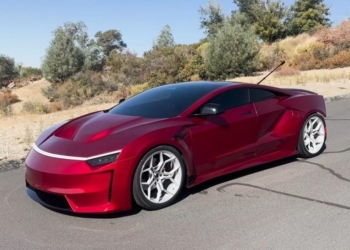 Унікальний електрокар з деталей Tesla підкорив Лос-Анджелес