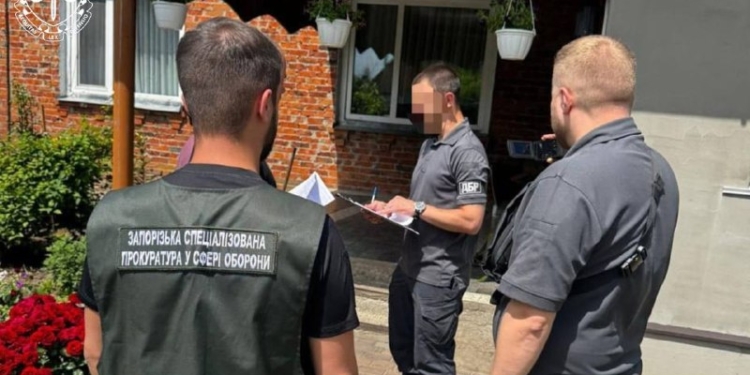 Військова отримала 1,3 млн грн, не перебуваючи на службі