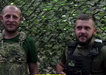 Мінімалізм на позиціях: тернопільські артилеристи показали вміст своїх бойових рюкзаків