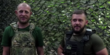 Мінімалізм на позиціях: тернопільські артилеристи показали вміст своїх бойових рюкзаків
