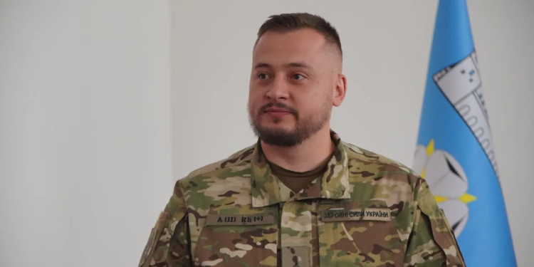 Найвище визнання Чорткова: наймолодшого захисника ДАП підполковника Ярослава Гавянця нагородили відзнакою «За честь та відвагу»