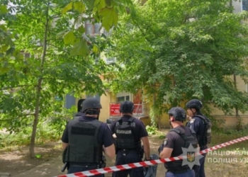 Теракт в Одесі: чоловік забарикадувався у салоні краси