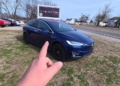 Американець купив вживану Tesla за $9500: що всередині?