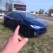 Американець купив вживану Tesla за $9500: що всередині?