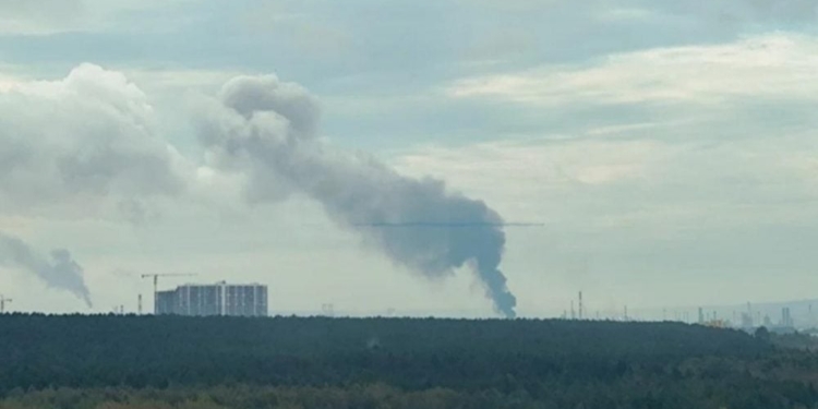 Атака дронів зупинила роботу великого НПЗ у Росії