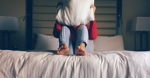 Чому в спальні з'являється неприємний запах: 7 головних причин