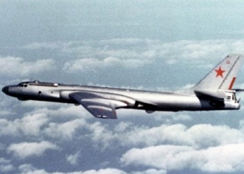 Катастрофа Ту-16: як радянський літак впав біля авіаносця США