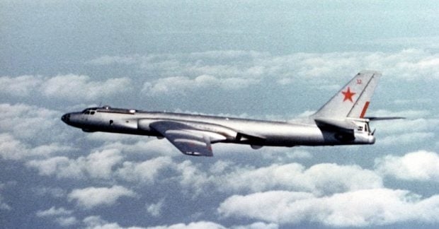 Катастрофа Ту-16: як радянський літак впав біля авіаносця США