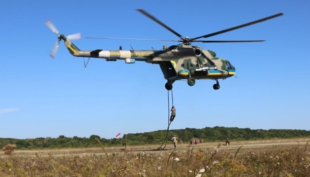 Курсанти Нацгвардії опанували безпарашутне десантування