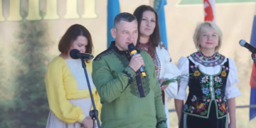 Ювілейні «Дзвони Лемківщини»: понад 12 тисяч людей зібралися на Тернопільщині на фестиваль «Ватра Єднання»