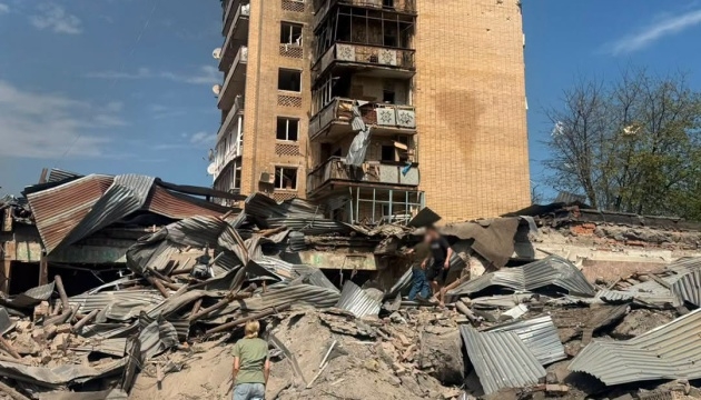 На Донеччині в зоні боїв залишаються 12 тисяч цивільних