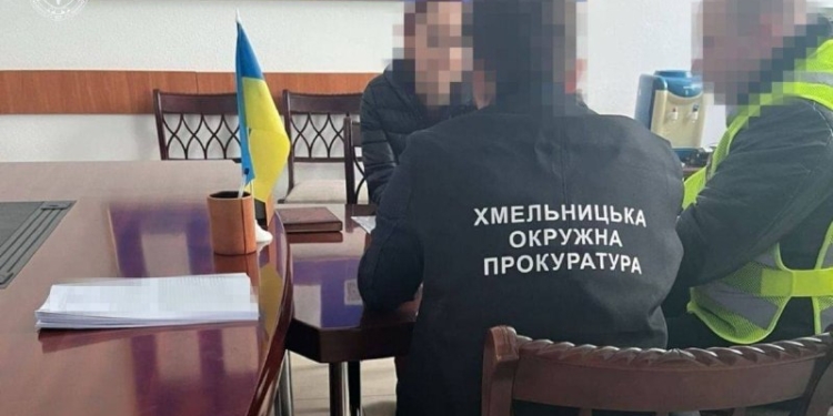 На Хмельниччині судять чиновників за розкрадання на житлі ВПО