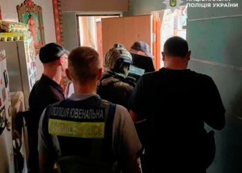 У Києві двоє підлітків жорстоко напали на жінок на Подолі