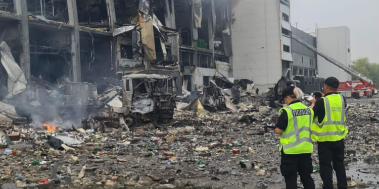 Наслідки нічного обстрілу Києва: є загиблі та поранені