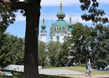 Погода в Україні: спека до +31° та мінлива хмарність