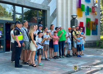 Поліцейські влаштували дітям пізнавальний візит до музею