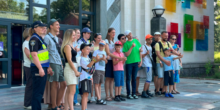 Поліцейські влаштували дітям пізнавальний візит до музею
