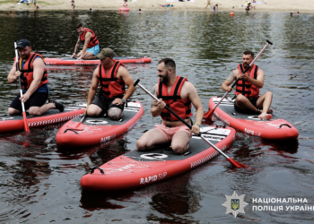 Реабілітація ветеранів поліції Києва через SUP-серфінг