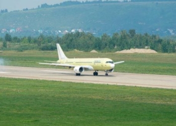 Росія підняла в небо перший серійний літак МС-21